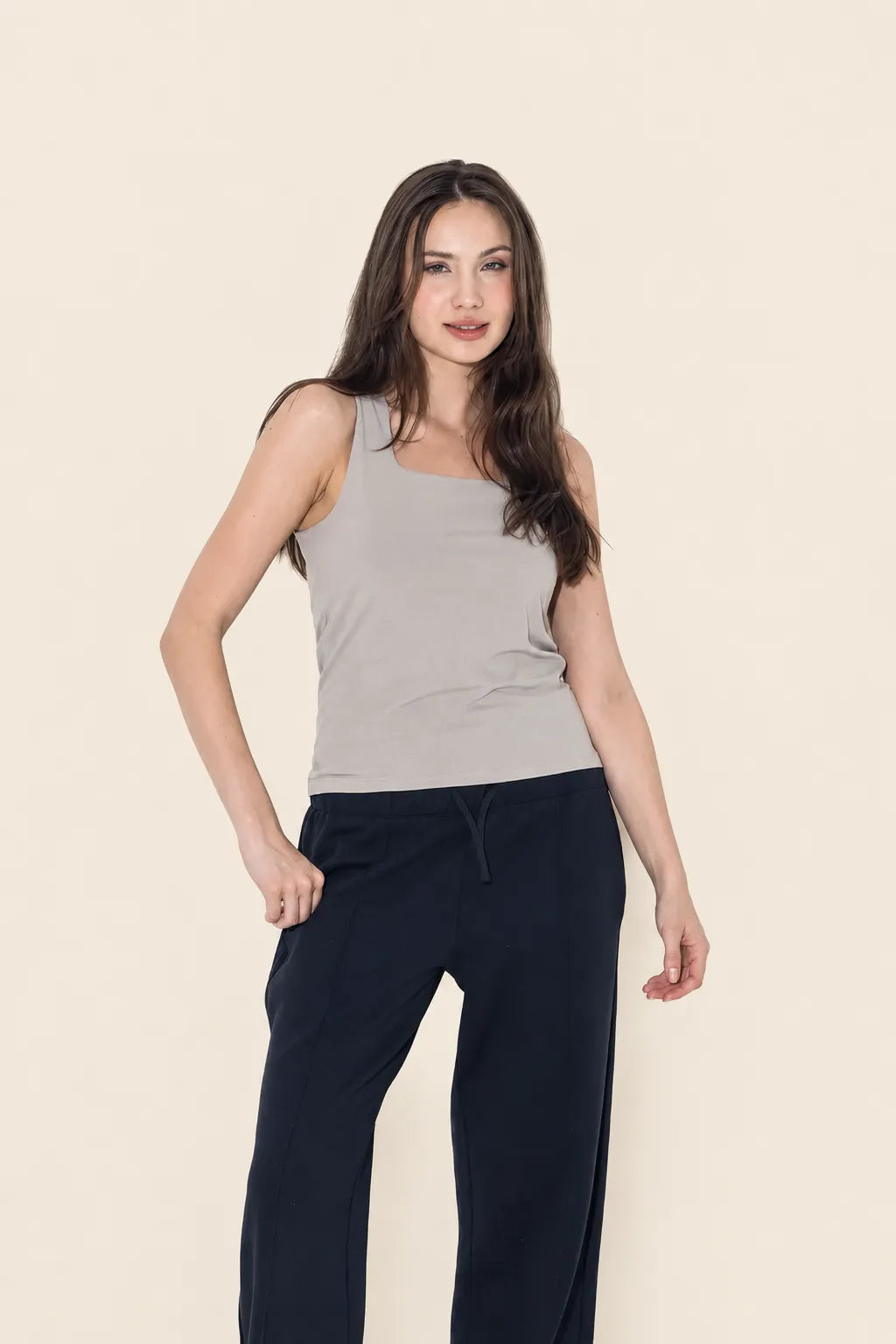 SEAMLESS SCOOP TANK TOP